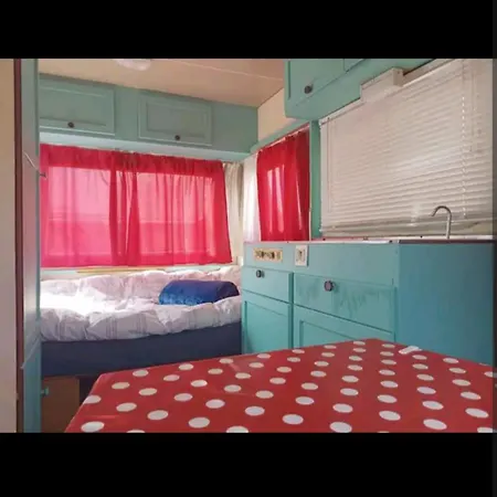 Caravana Acogedora Con Piscina 